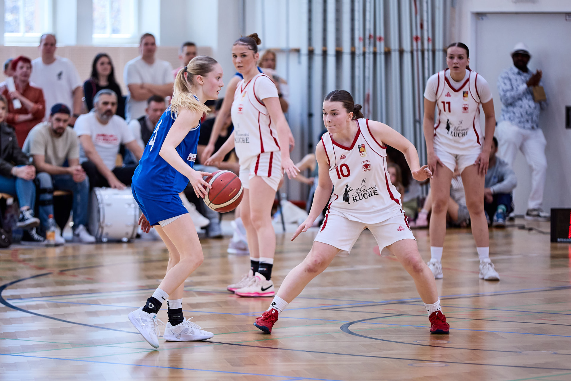 Azra Dzinic in a defensive stance on the ball